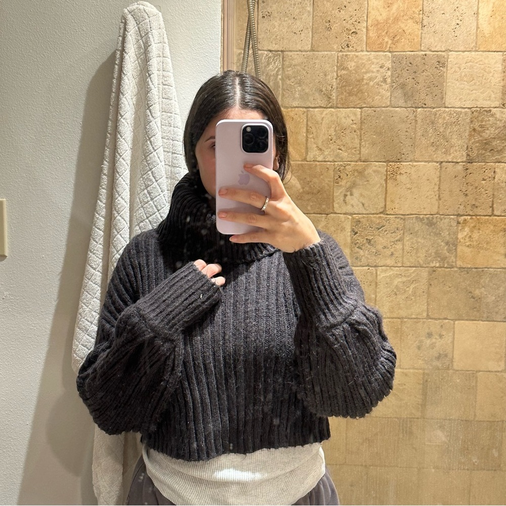 Cropped Fit Oversized Turtleneck Sweater